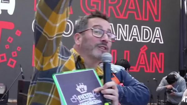 Eduardo Fuentes llegó a la Fiesta de la Longaniza de Chillán 2025
