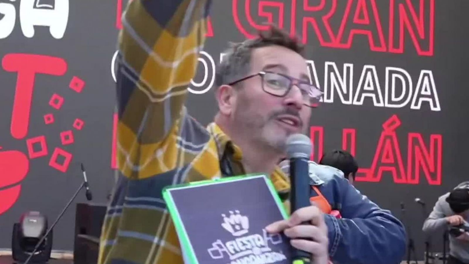 Eduardo Fuentes llegó a la Fiesta de la Longaniza de Chillán 2025
