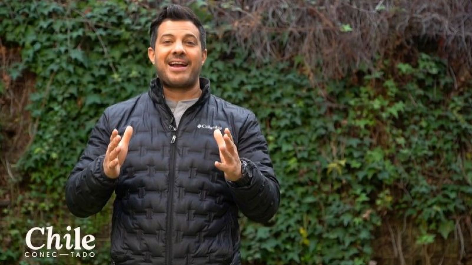 Simón Oliveros llega a la capital mundial del tomate para mostrar sus diversas preparaciones
