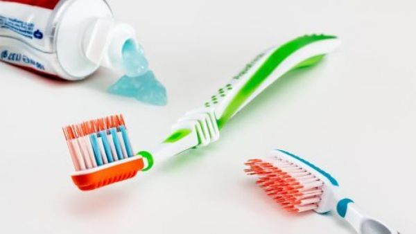 <p>Colgate bajo la lupa: Sernac emite alerta por componente en su pasta dental</p>Colgate bajo la lupa: Sernac emite alerta por componente en su pasta dental
