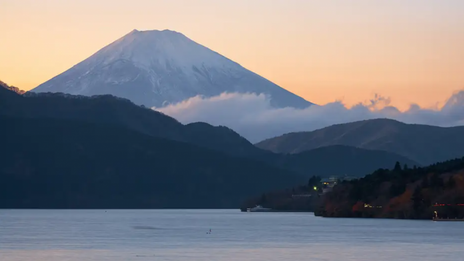 Japonés de 102 años impone récord al escalar el Monte Fuji