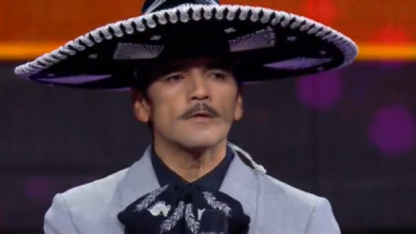 Juan interpreta a Javier Solís, el rey del bolero ranchero