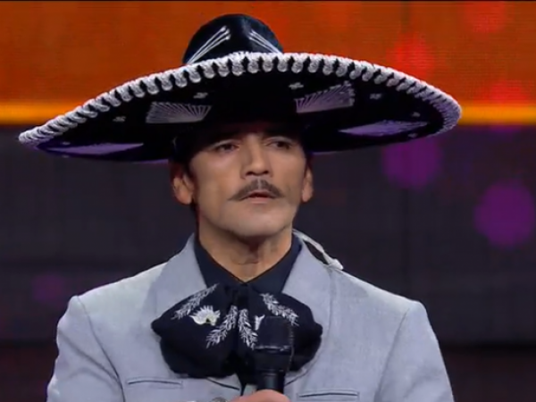Juan interpreta a Javier Solís, el rey del bolero ranchero