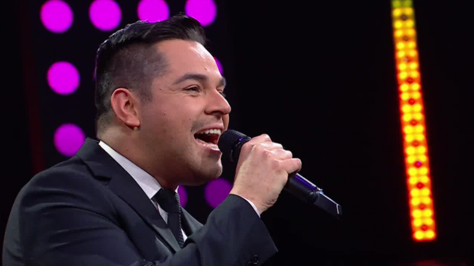 <p>El romanticismo de Carlos Rivera se apodera del escenario de Mi Nombre Es</p>
