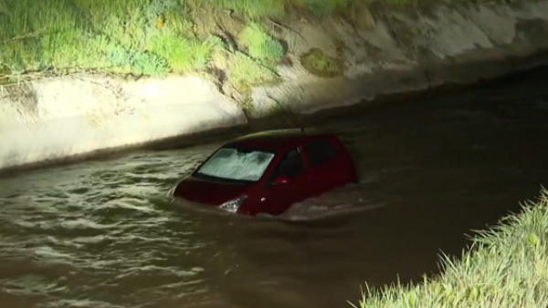 No eran "clases de manejo": La verdadera razón del auto que cayó al canal San Carlos

