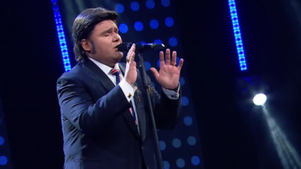 Juan trajo de regreso el glamour de Engelbert Humperdinck a Mi Nombre Es
