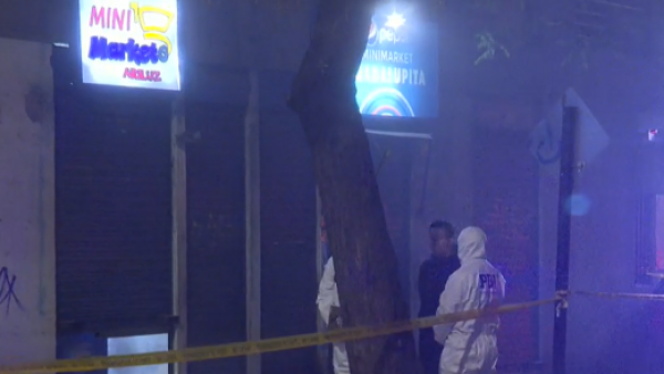 Colombiano es asesinado a balazos al interior de minimarket en Santiago centro
