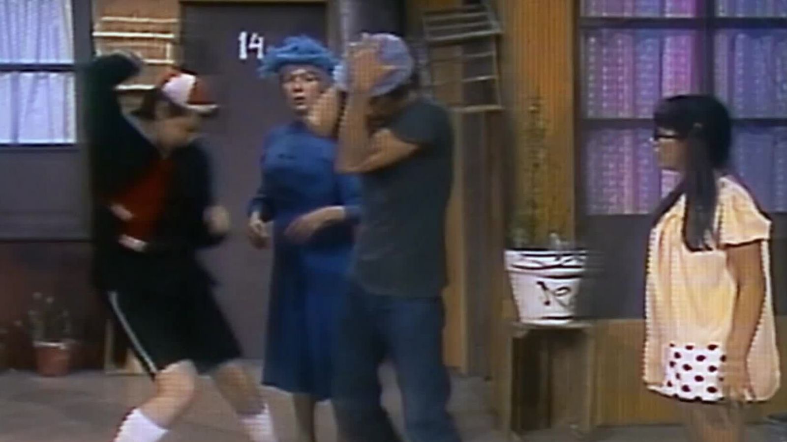 El Chavo del 8: Las coplas rancheras, las preguntas, el tendedero
