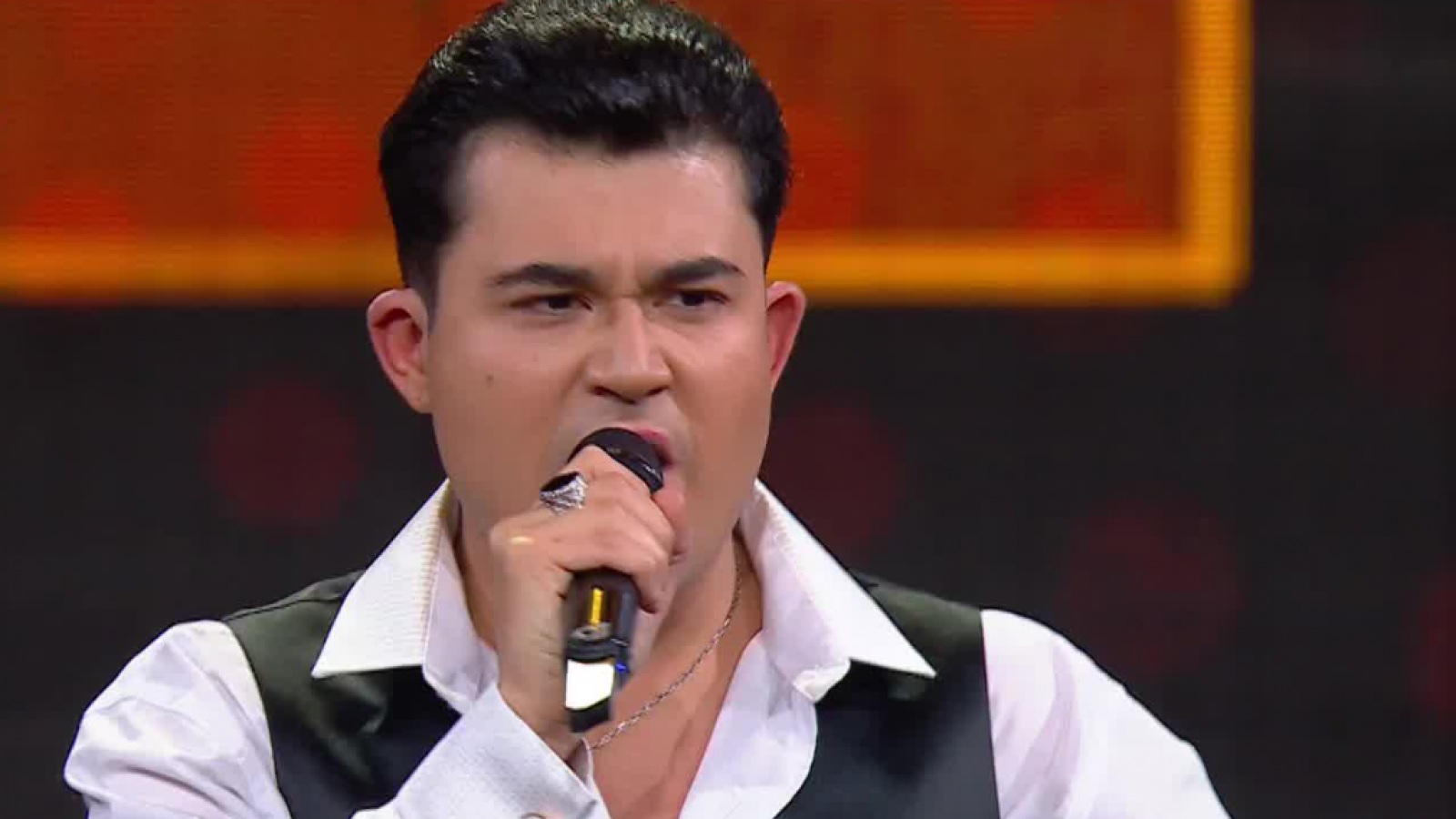 <p>Vicente y la inconfundible voz de Frankie Valli</p>
