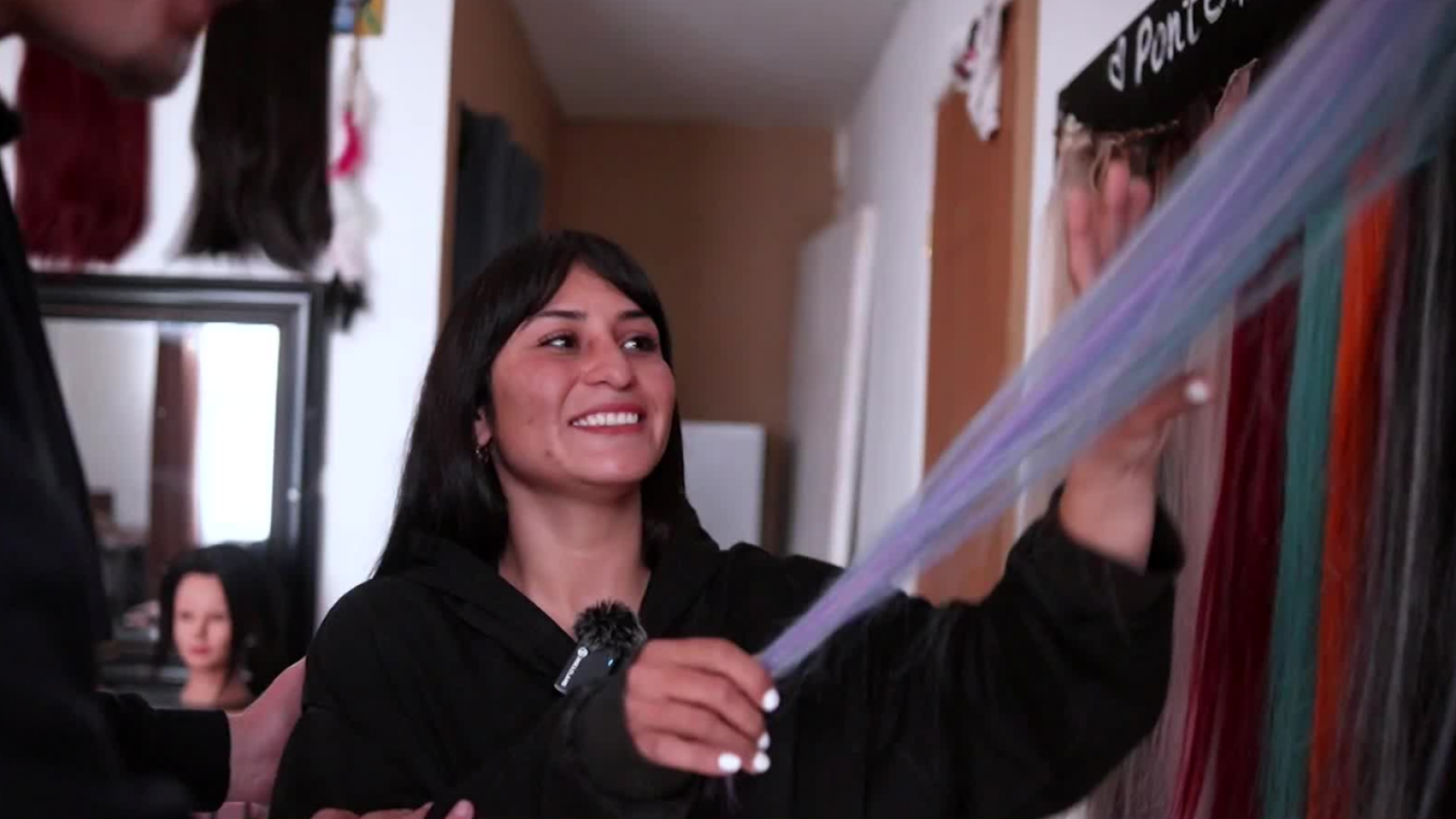 Desafío Levantemos Chile mostró historia de Kimberly, una emprendedora que busca levantar el autoestima a través de la peluquería
