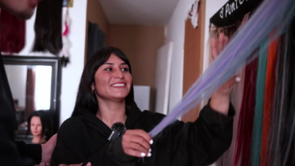 Desafío Levantemos Chile mostró historia de Kimberly, una emprendedora que busca levantar el autoestima a través de la peluquería
