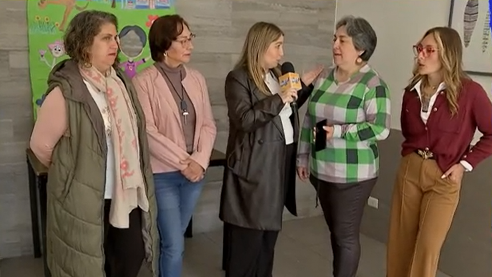 Vecinas se trasformaron en una gran familia de acogida de una niña recién nacida
