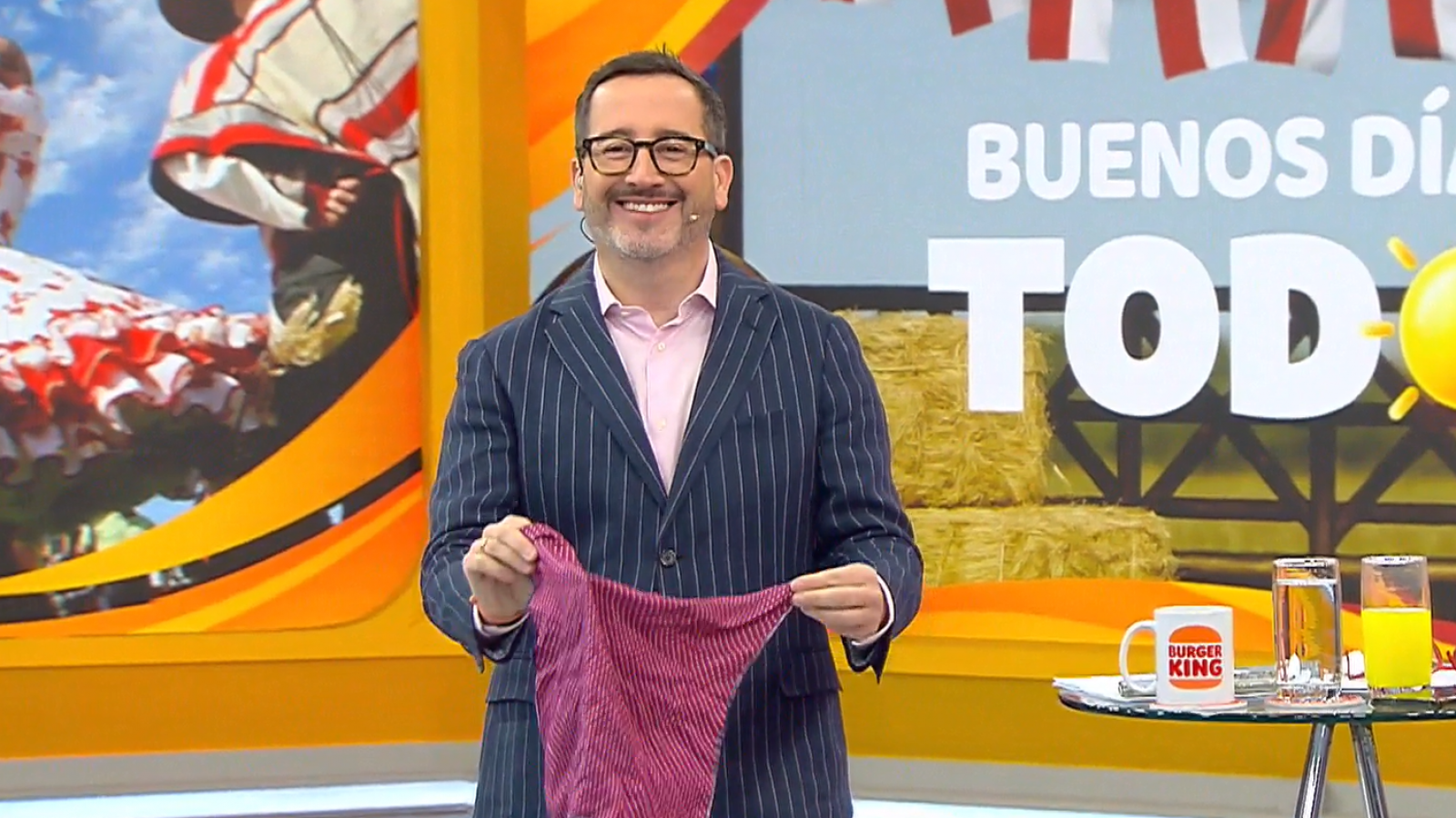 "¡Es magia!": Eduardo Fuentes sorprende con inocente truco en el "Buenos Días a Todos"
