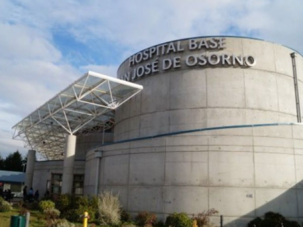 Fue atado, rapado y quemado: Hospital de Osorno reconoce agresión a funcionario con TEA