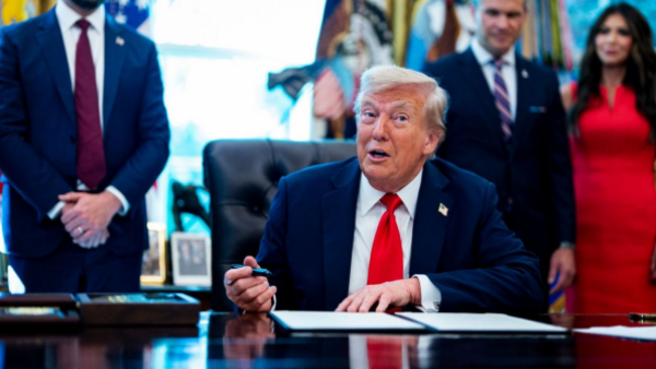 Trump asegura que Estados Unidos atacó barco cargado con droga desde Venezuela
