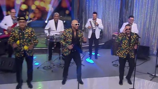 Contenido exclusivo de Hora 25: La Sonora Malecón nos presenta "Impostora"
