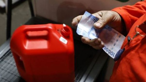 <p>Enap anuncia leve alza en el precio de la parafina</p>Desde este jueves: Enap anuncia leve alza en el precio de la parafina
