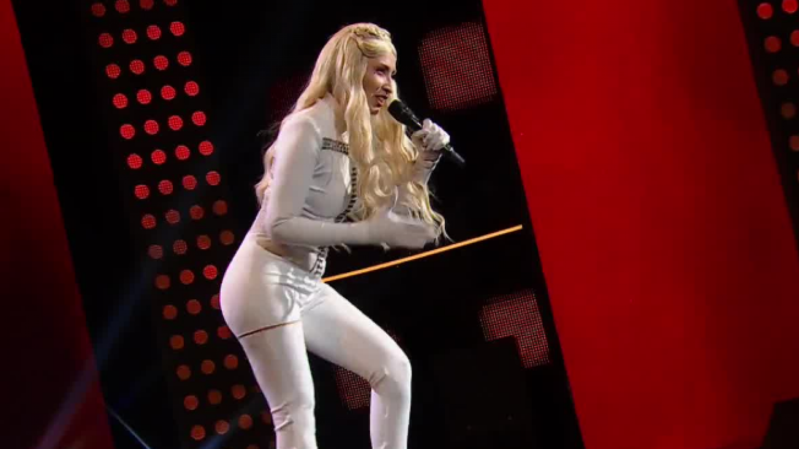 La excentricidad y talento de Lady Gaga se apodera de Mi Nombre Es
