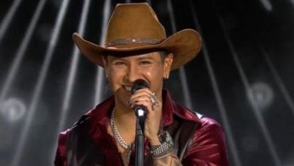 Christian Nodal dejó una interpretación cargada de sentimiento
