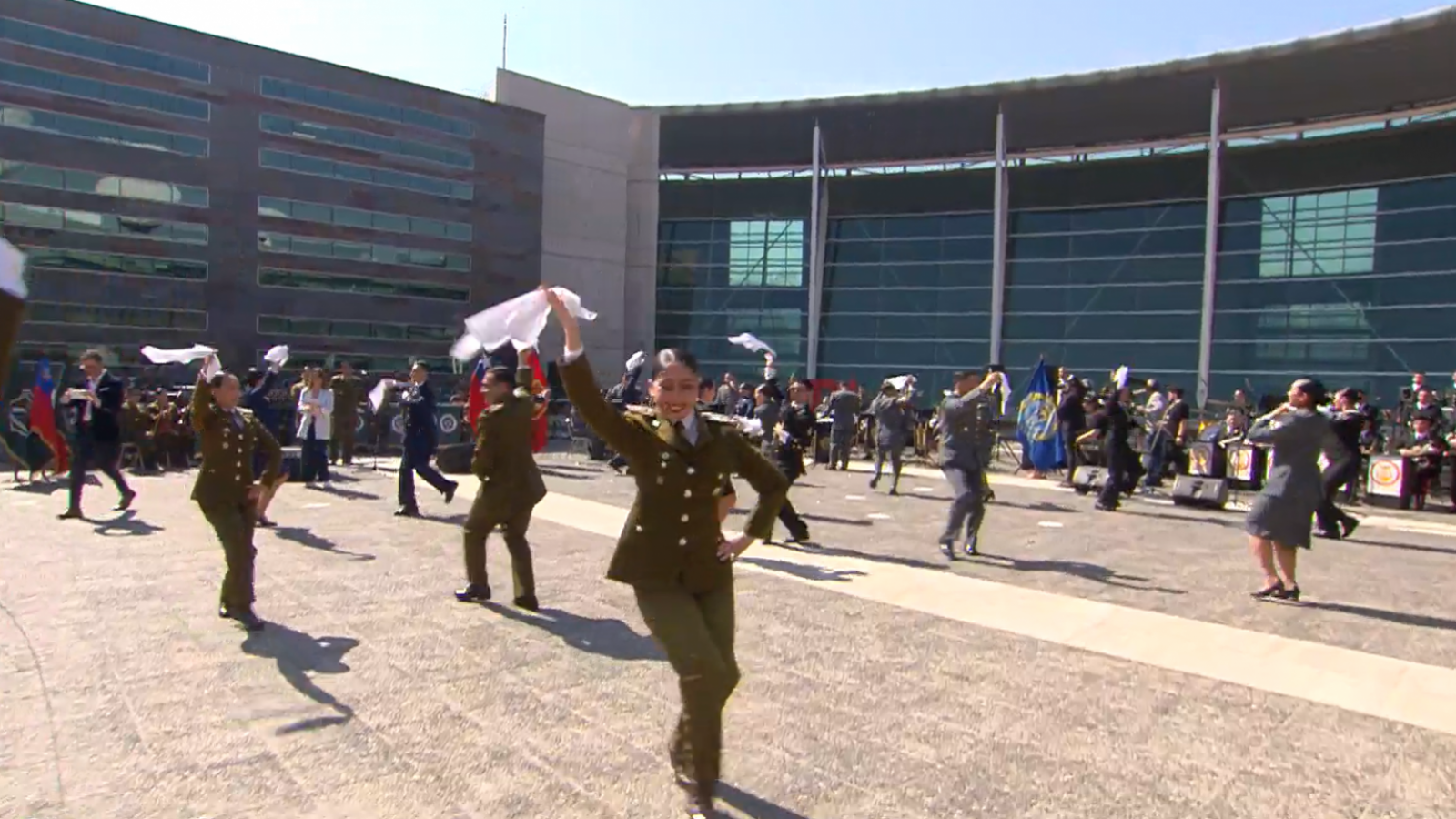 ¡Revive el hermoso pie de cueca de las Fuerzas Armadas, Seguridad y Orden en TVN!
