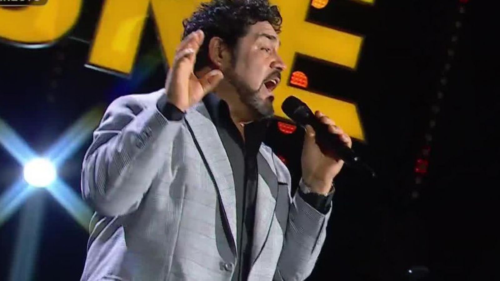 El ritmo bailable de Tom Jones activó al público de Mi Nombre Es
