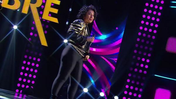 La poderosa y conmovedora voz de Whitney Houston se tomó el escenario
