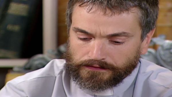 Romané - T1E81 | El secreto del padre Juan
