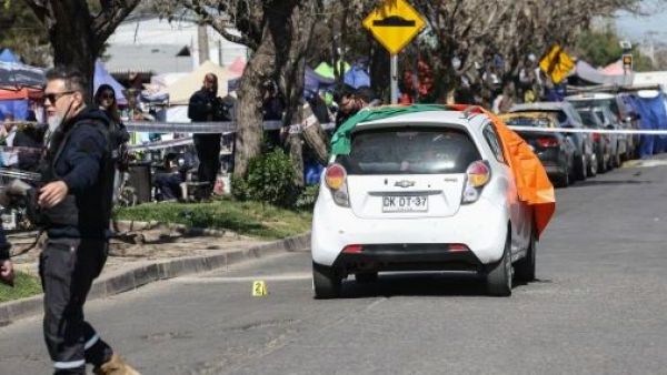 Hombre fue asesinado al costado de feria libre en Peñalolén
