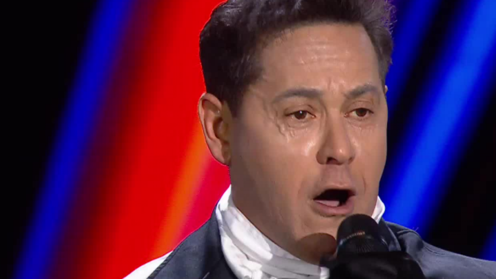 ¡Tony Hadley llena con el romanticismo de Spandau Ballet el escenario!
