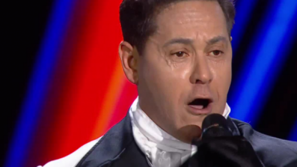 ¡Tony Hadley llena con el romanticismo de Spandau Ballet el escenario!
