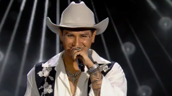 Miguel viene a conquistar el escenario como Christian Nodal
