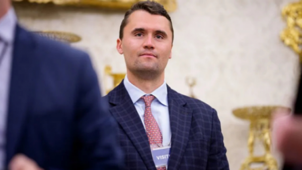 FBI difunde primeras imágenes del supuesto asesino de Charlie Kirk
