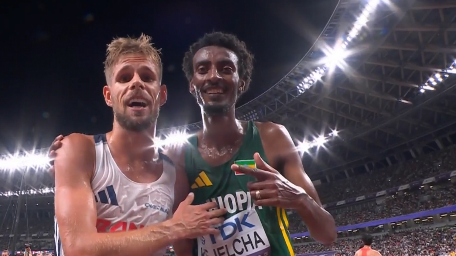 "¡¿Quién es ese hombre?!" El sorpresivo final de los 10 mil metros del Mundial de Atletismo Tokio 2025
