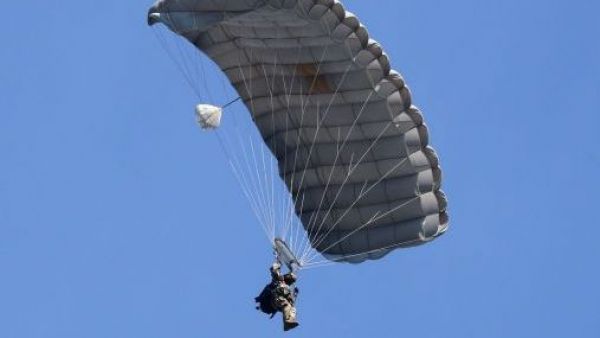 <p>Salto libre de paracaidistas marcará inicio de la Gran Parada Militar 2025</p>Salto libre de paracaidistas marcará inicio de la Gran Parada Militar 2025
