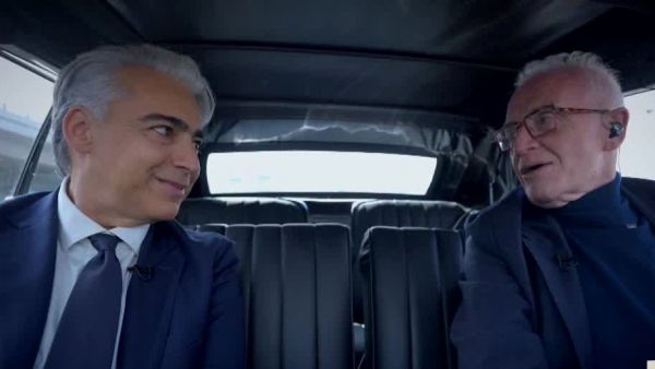 <p>Marco Enríquez-Ominami en Car-Curo a La Moneda</p>Car-Curo a La Moneda - Marco Enríquez-Ominami
