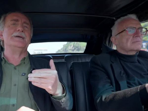 Candidato Eduardo Artés en Car-Curo a La Moneda