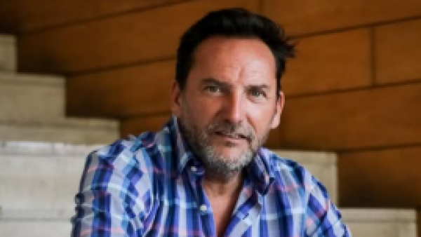 <p>Daniel Fuenzalida recuerda a sus padres en vísperas de Fiestas Patrias con sentido mensaje</p>Daniel Fuenzalida recuerda a sus padres en vísperas de Fiestas Patrias con sentido mensaje
