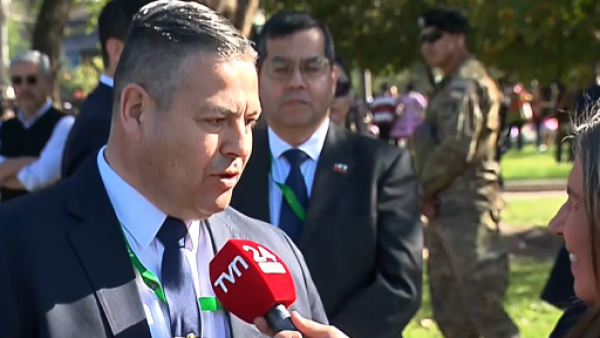 "Orgulloso y feliz": Las emociones del carabinero conductor del Ford Galaxie en la Parada Militar 2025

