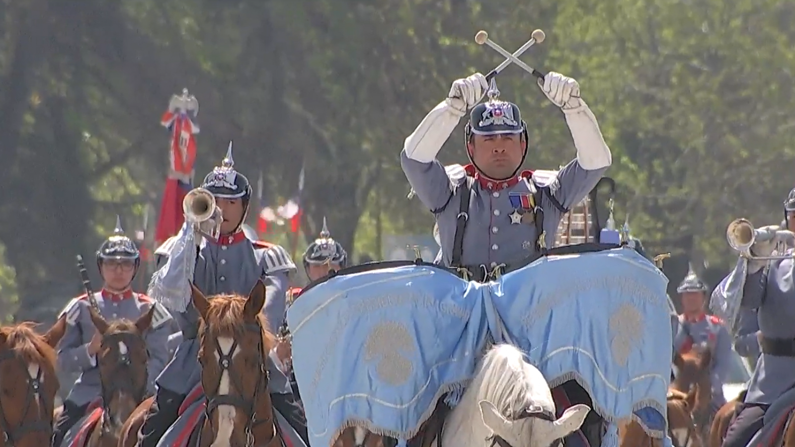 Al son de timbales se marcó el fin de la Parada Militar 2025
