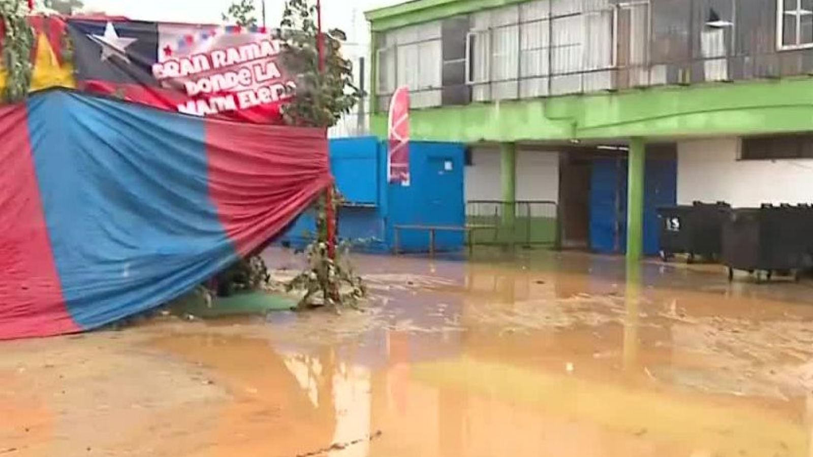 Fonda Alejo Barrios afectada por intensas lluvias en Valparaíso
