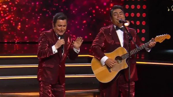 El Dúo Dinámico conquistó al corazón del público con su música
