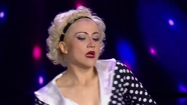 ¡Al ritmo de Holiday! La fiesta de Madonna en Mi Nombre Es 2
