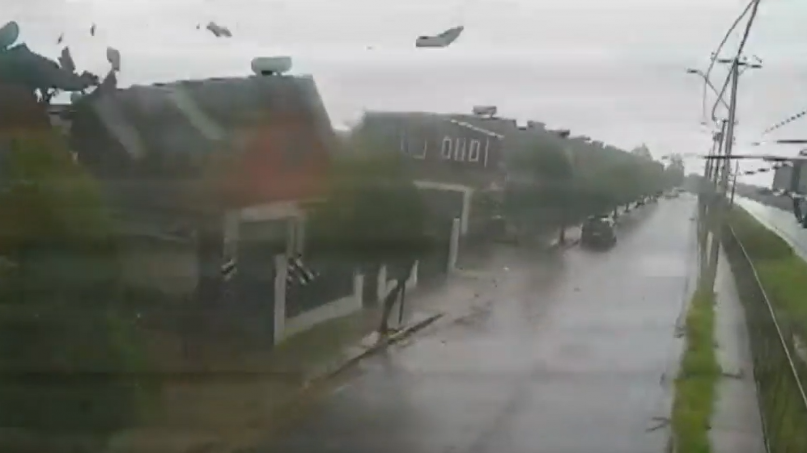 150 casas dañadas en Linares: Así fue la ruta de destructor tornado en el sur
