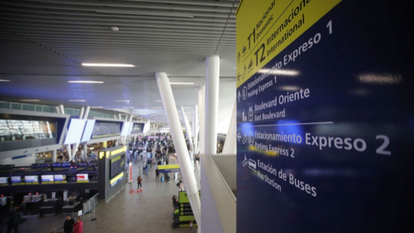 ¿Por qué hay un cargamento con 30 piernas humanas retenido en el Aeropuerto de Santiago?
