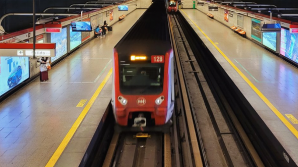 Al volver a la rutina: Metro de Santiago suspende su servicio en estaciones de L1
