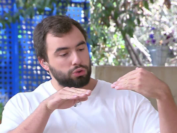 Lucas Nervi relatando su accidente en el Medio Día.