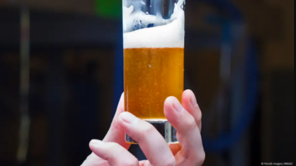 Aseguran que beber cualquier cantidad de alcohol aumenta el riesgo de demencia
