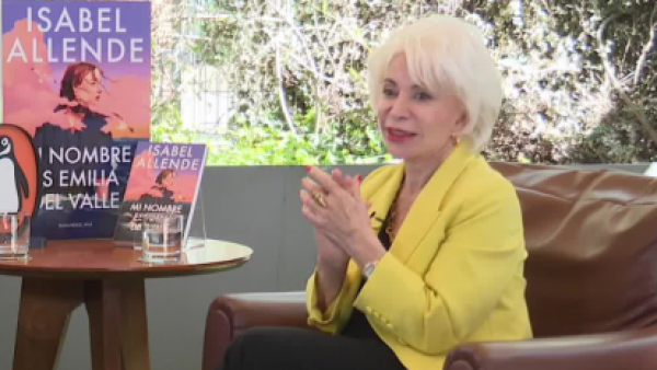 La destacada escritora chilena Isabel Allende en El Medio Día.