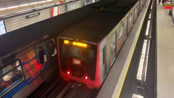 Hombre es apuñalado al interior de estación Franklin en Metro de Santiago
