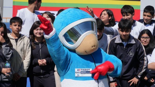 ¡Hola Armin!: Presentan a mascota del Mundial de Ciclismo de Pista